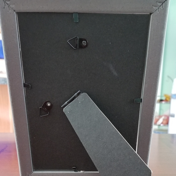 Featherwork/ 5×7 Framed Wall or Stand Alone Decor Turkey Feather Gold Frame - Picture 2 of 4